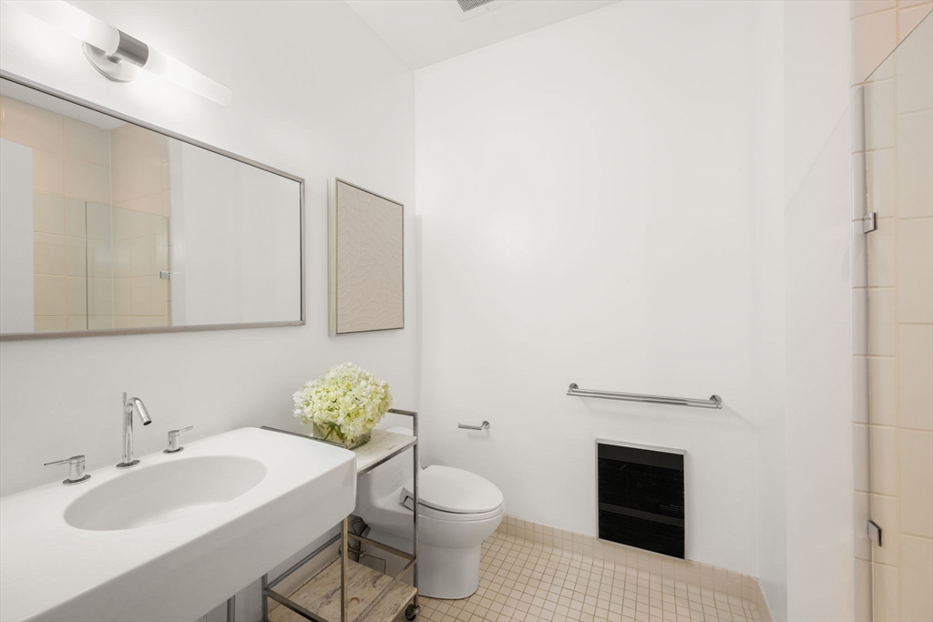 88 Kingston Street # 7C Unit: PH-7C