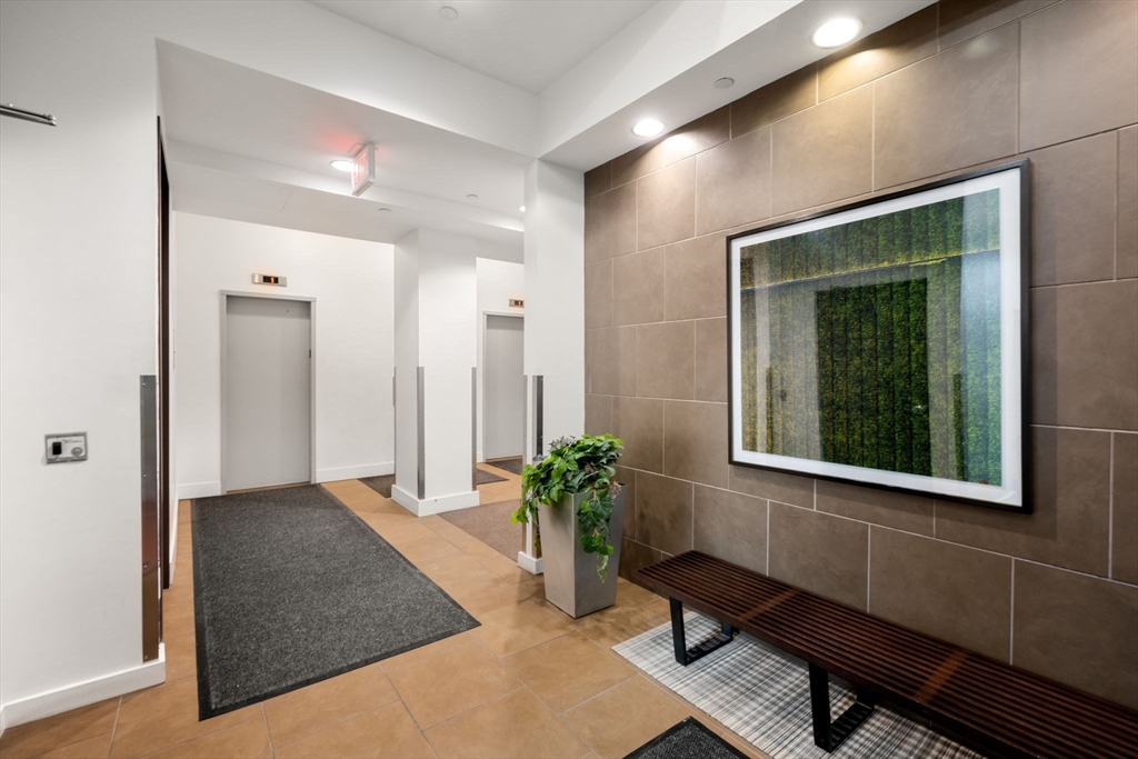 88 Kingston Street # 7C Unit: PH-7C