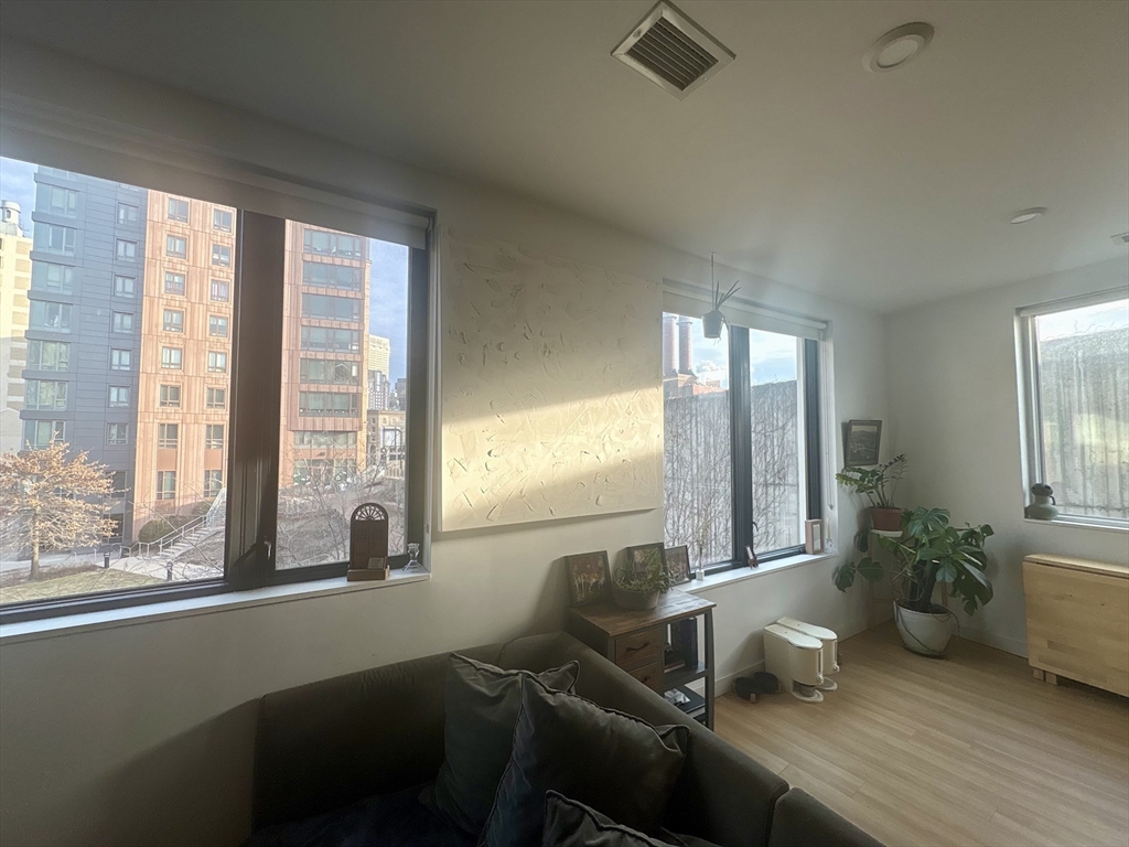 88 Hudson St # 303