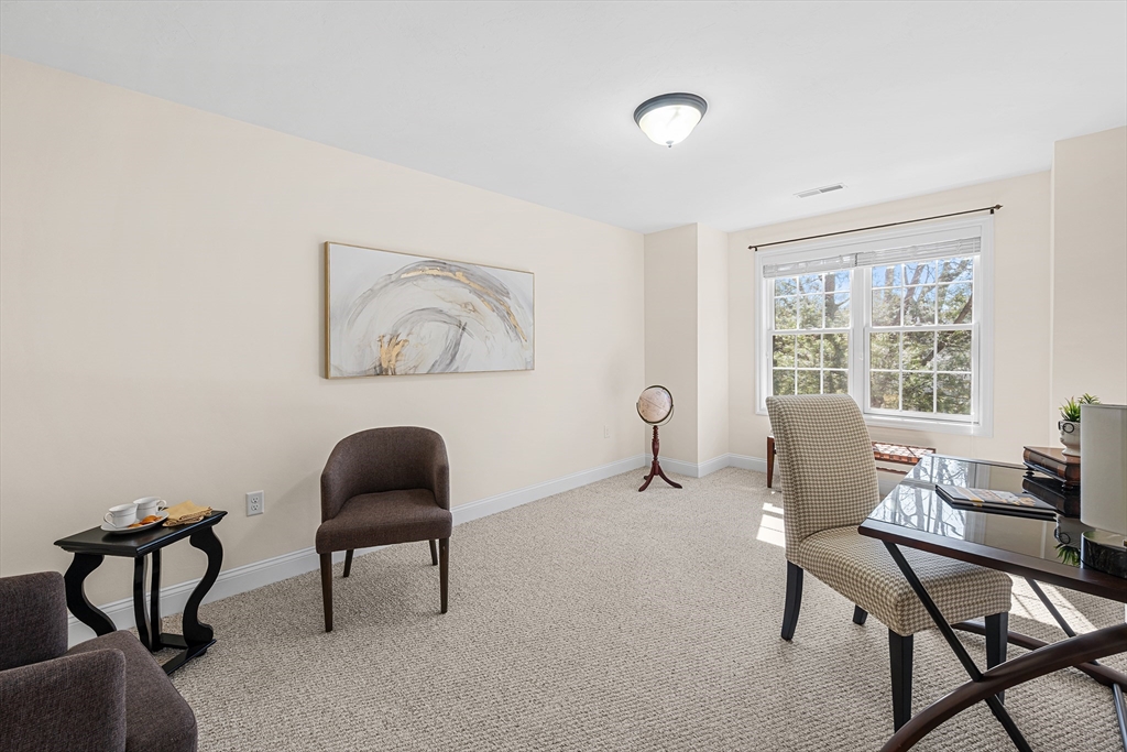 4 Kensington Way # 4