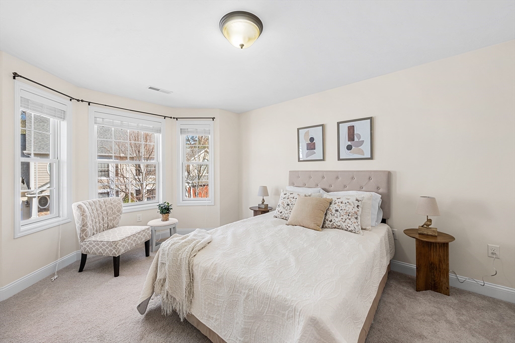 4 Kensington Way # 4
