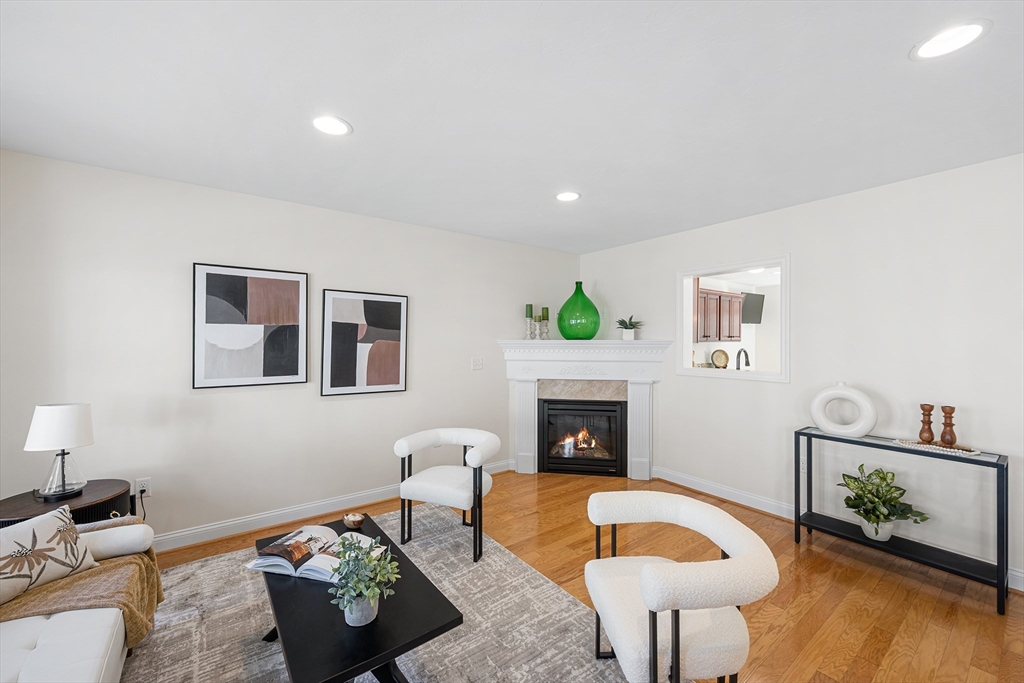 4 Kensington Way # 4