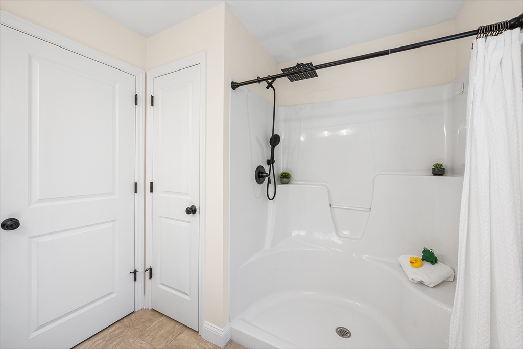 4 Kensington Way # 4