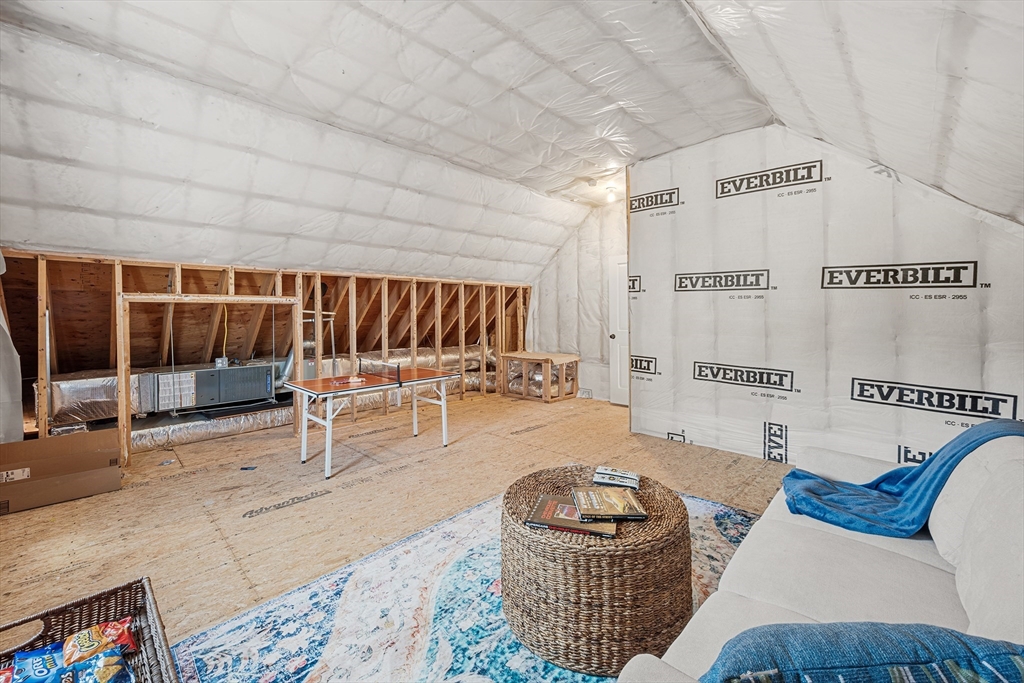 4 Kensington Way # 4
