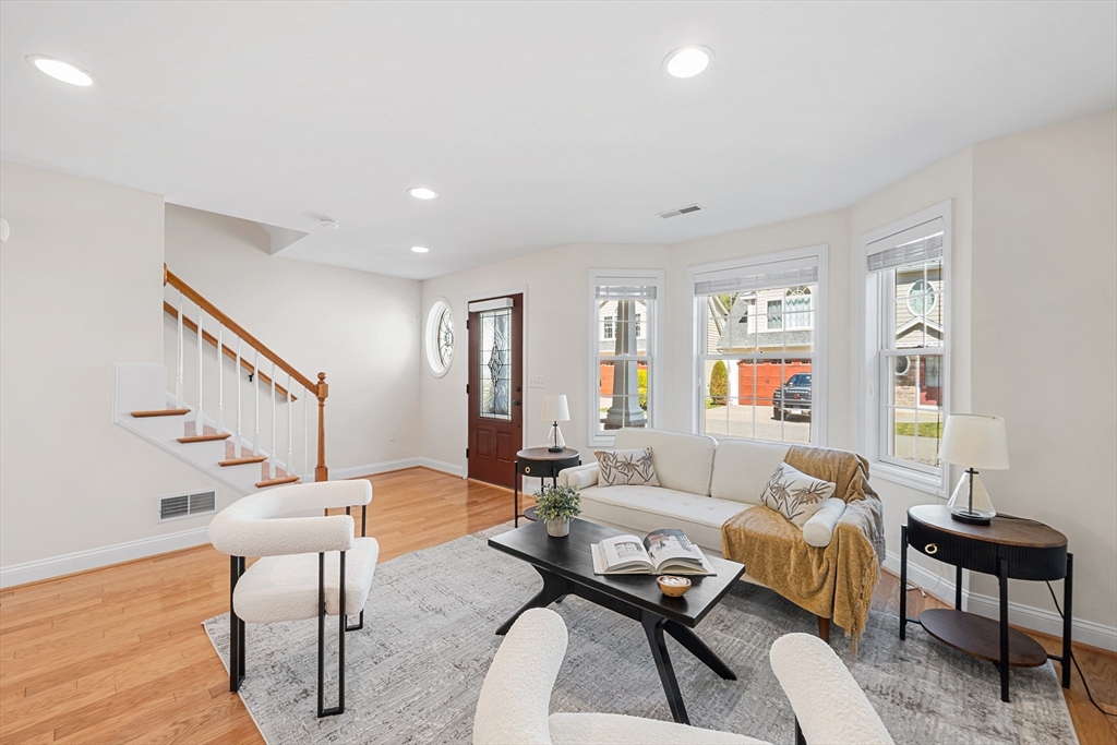 4 Kensington Way # 4