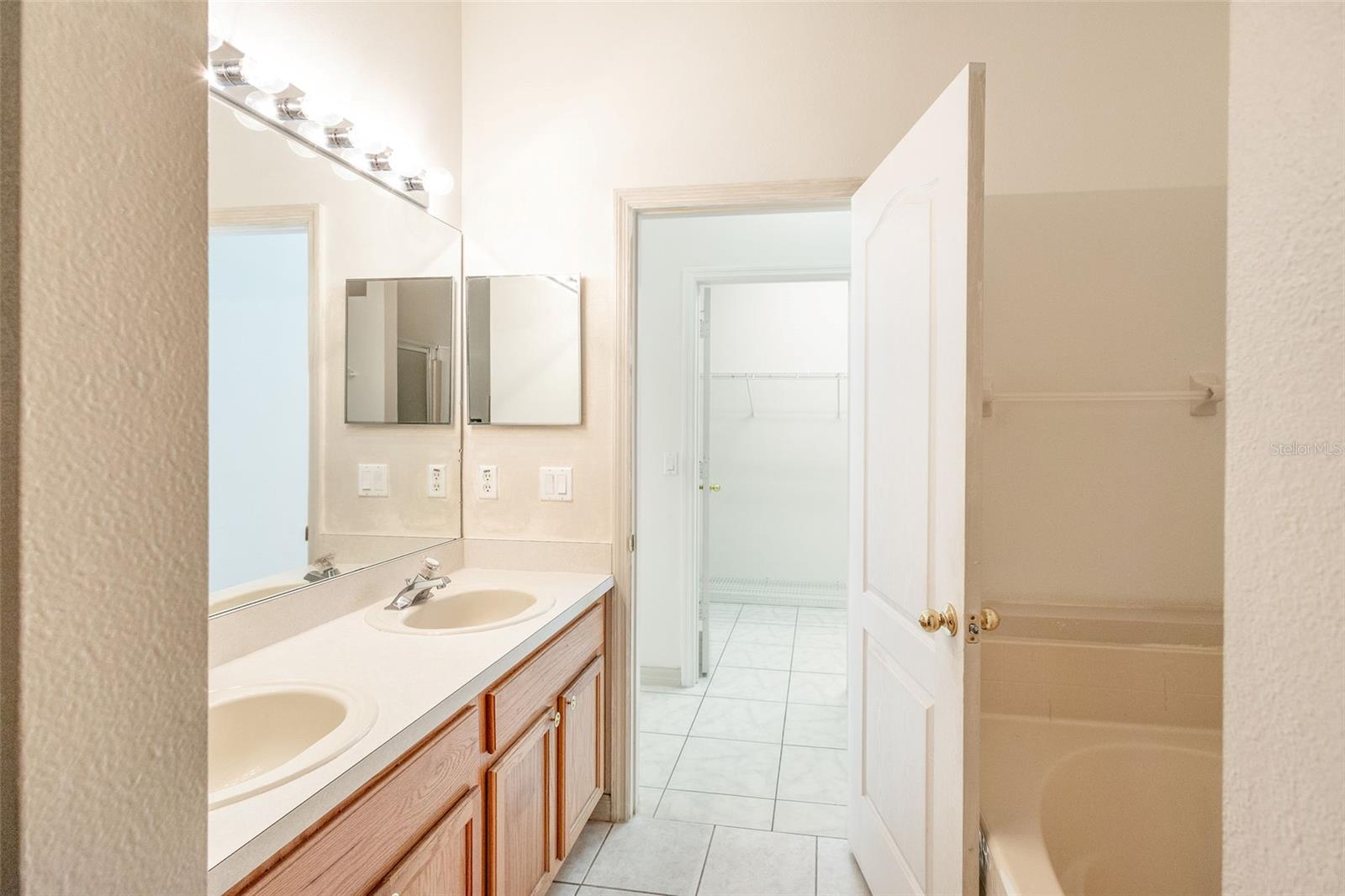 11266 MOONSHINE CREEK CIR