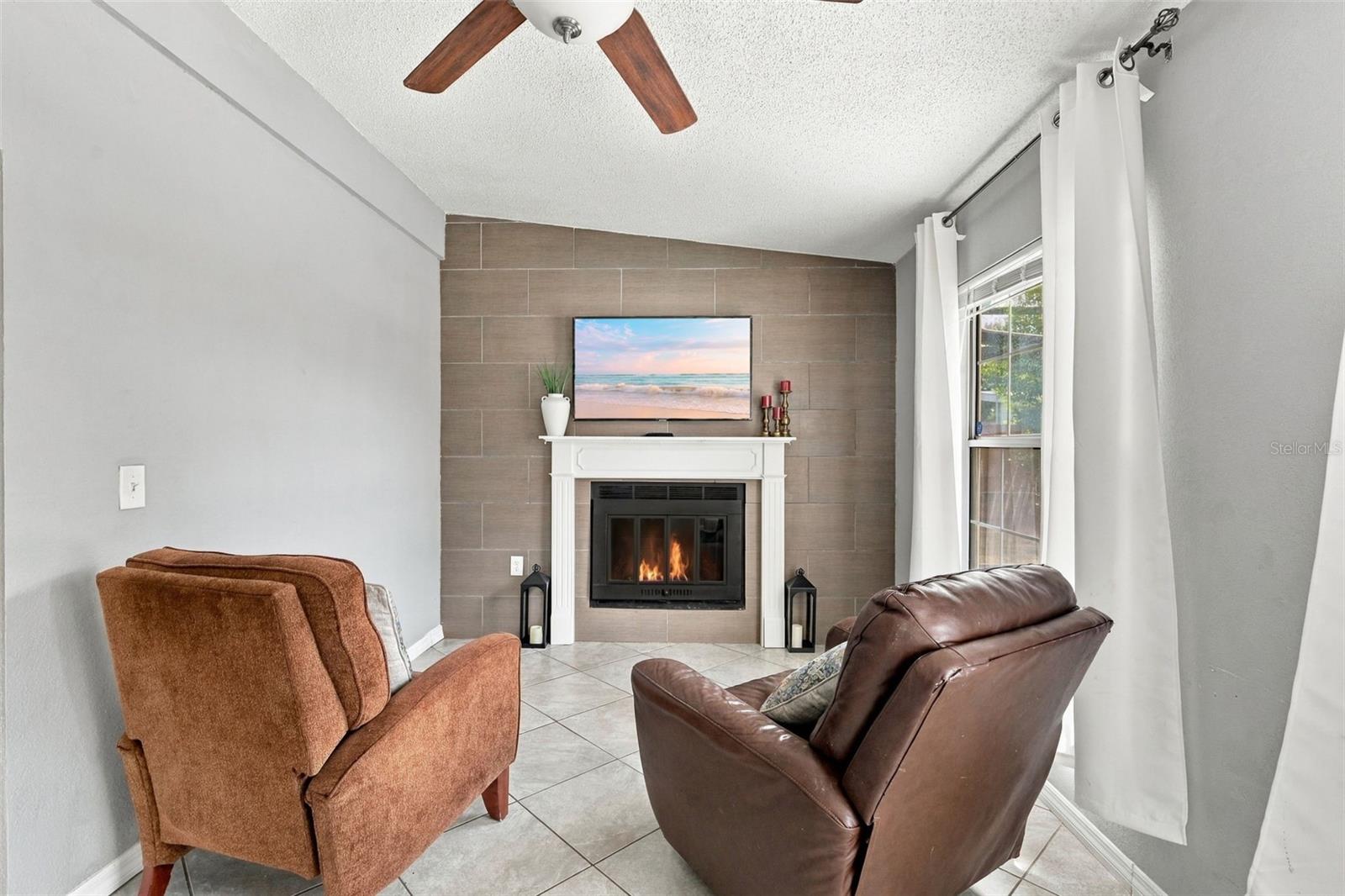 1379 DANDELION DR