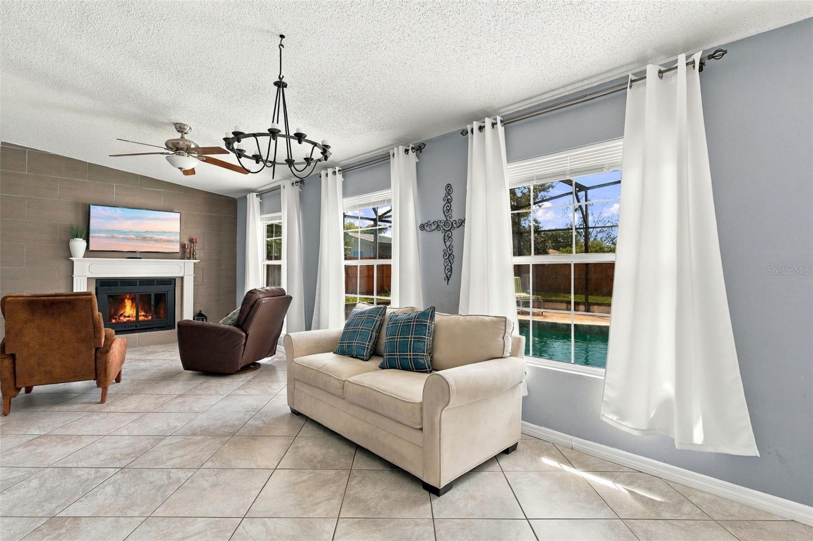 1379 DANDELION DR