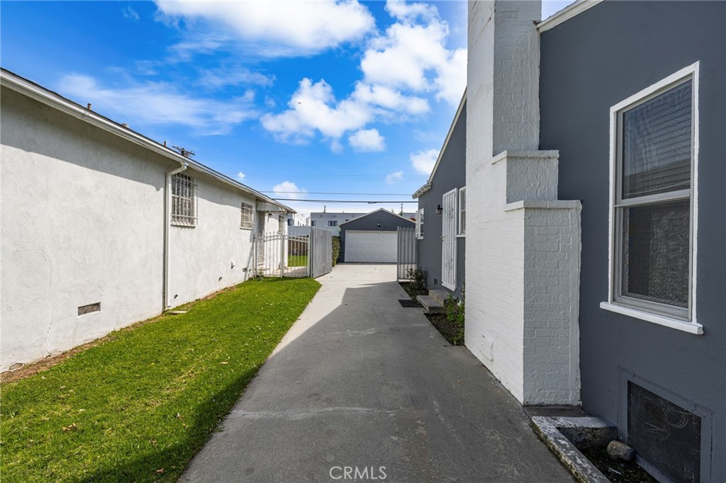 3444 S Sycamore Avenue