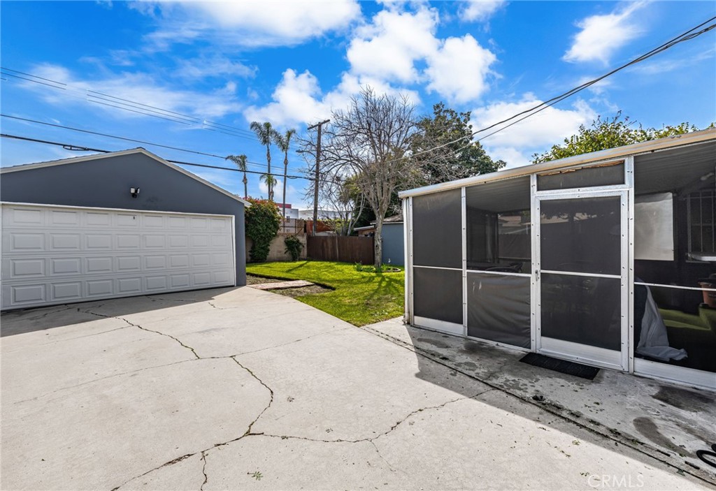 3444 S Sycamore Avenue