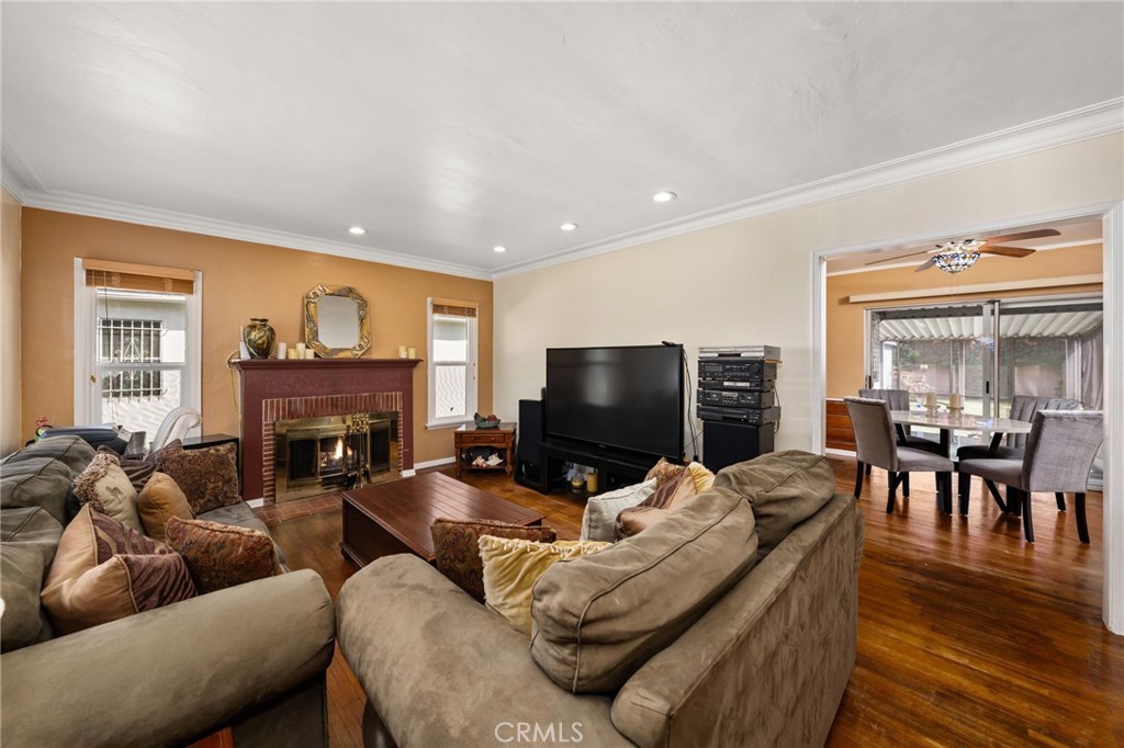 3444 S Sycamore Avenue