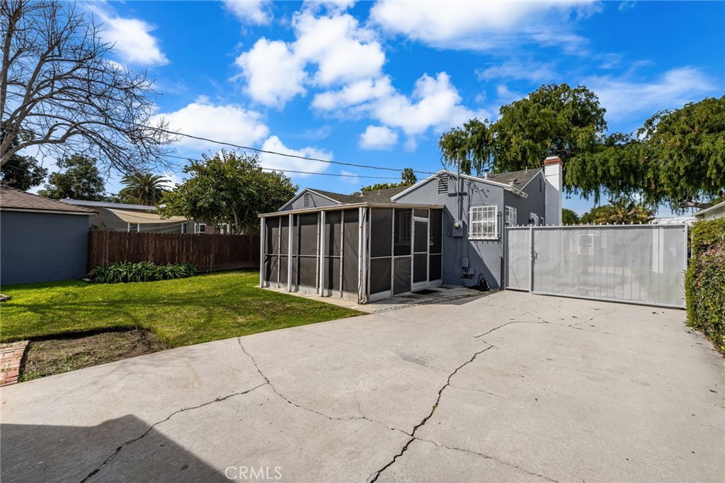 3444 S Sycamore Avenue