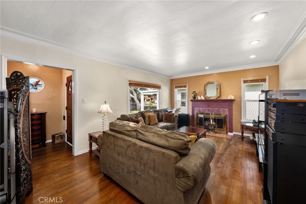 3444 S Sycamore Avenue