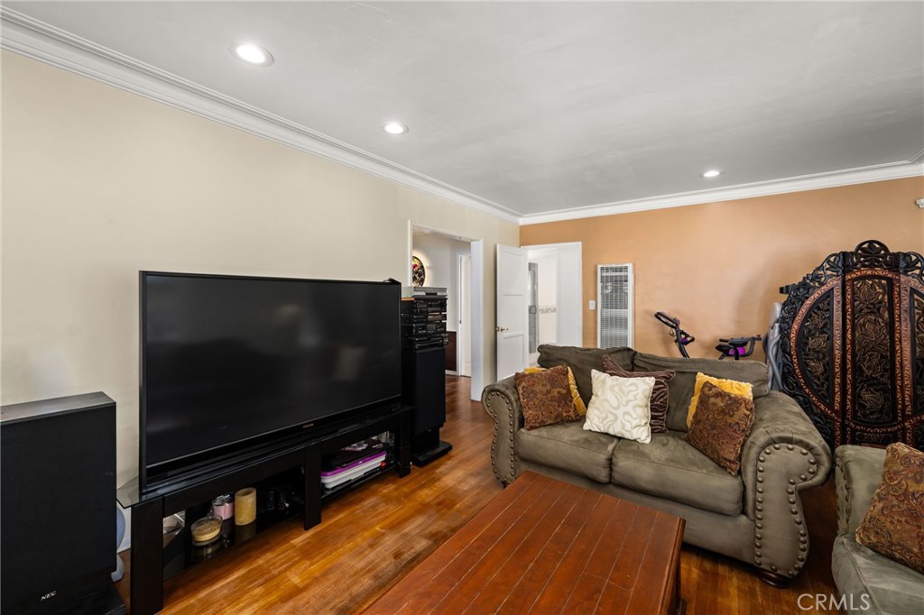 3444 S Sycamore Avenue