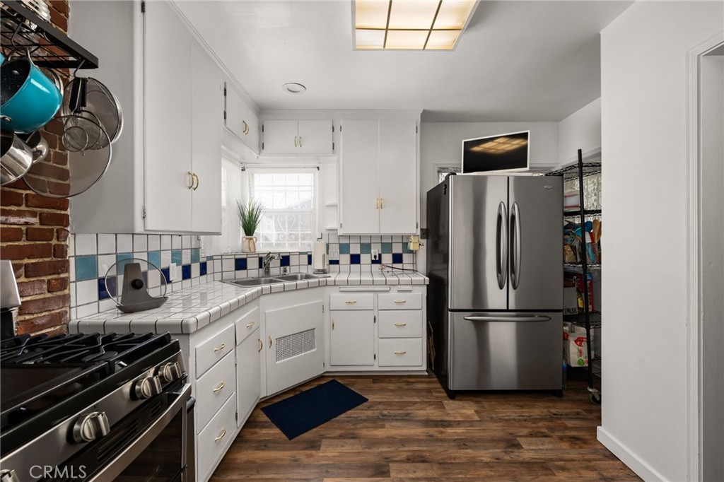 3444 S Sycamore Avenue