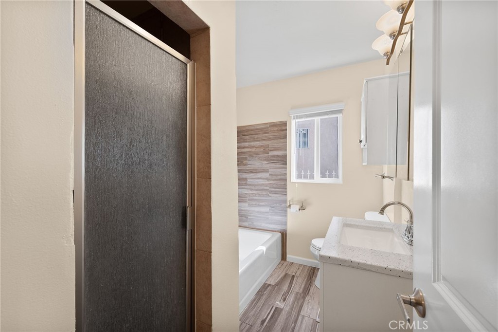 2046 W 112th