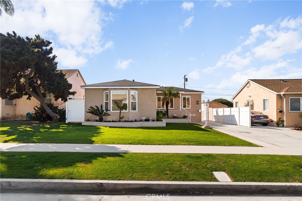 2046 W 112th