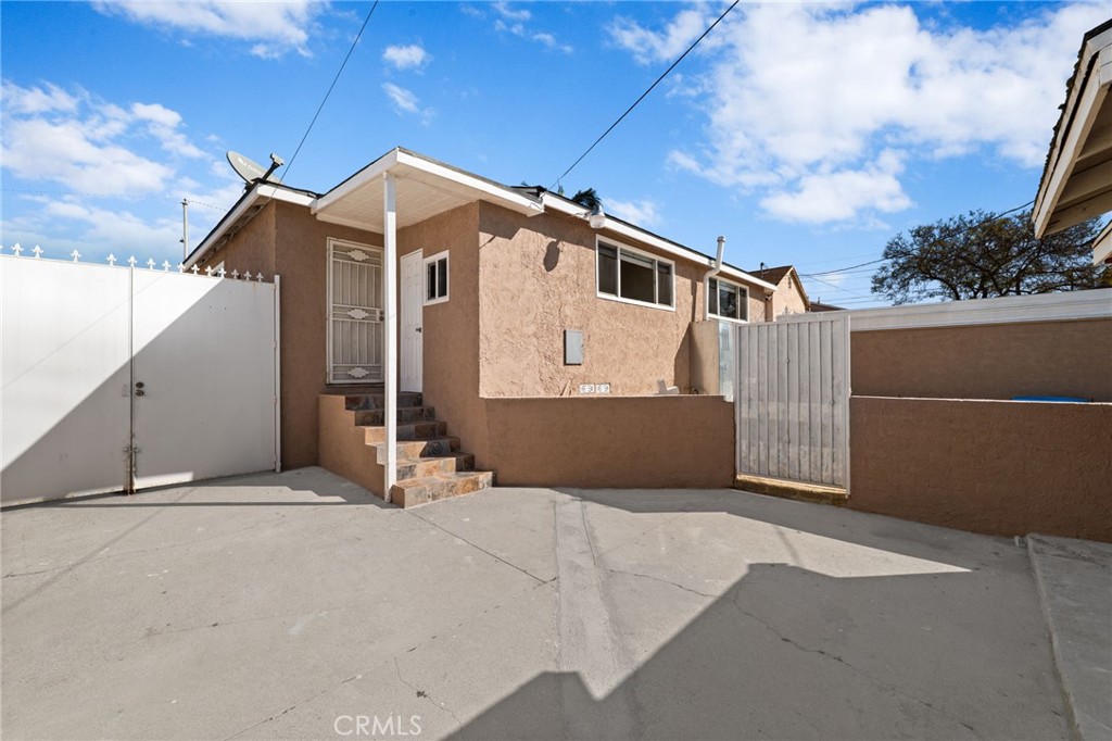 2046 W 112th