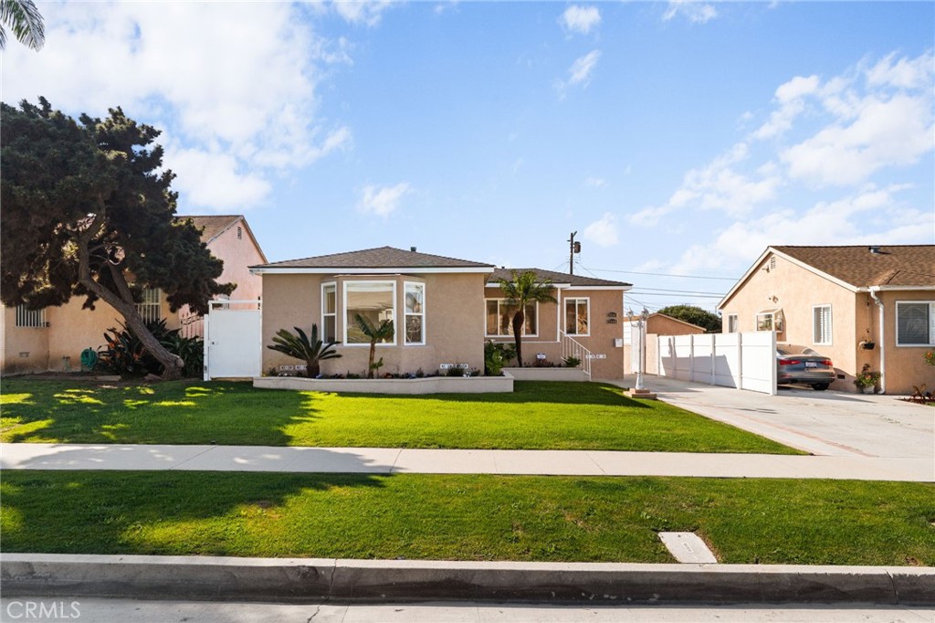 2046 W 112th