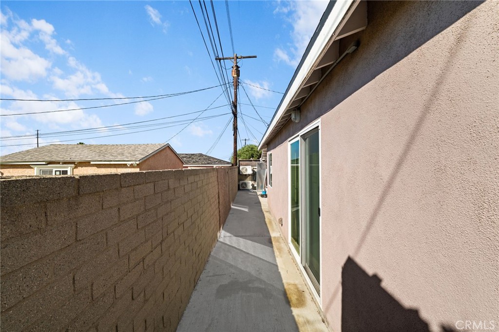 2046 W 112th