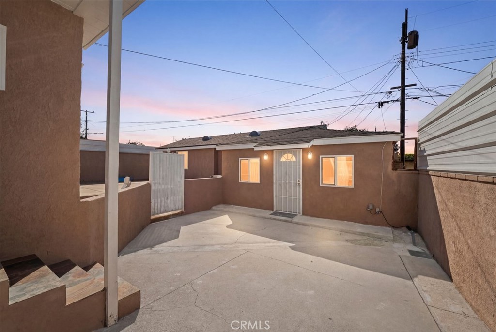 2046 W 112th