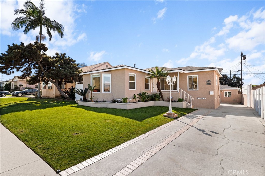 2046 W 112th