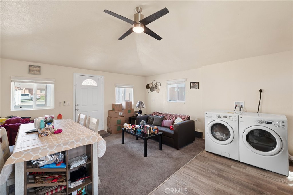 2046 W 112th