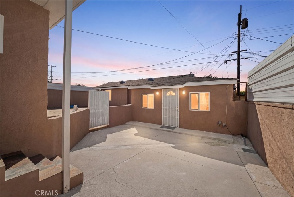 2046 W 112th