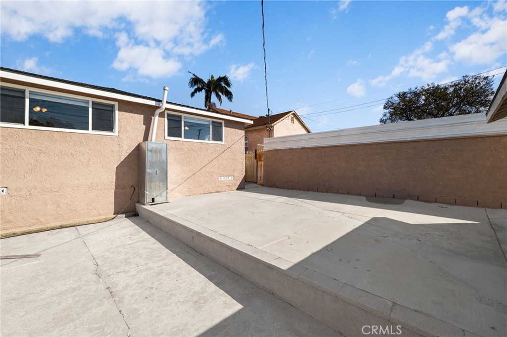 2046 W 112th