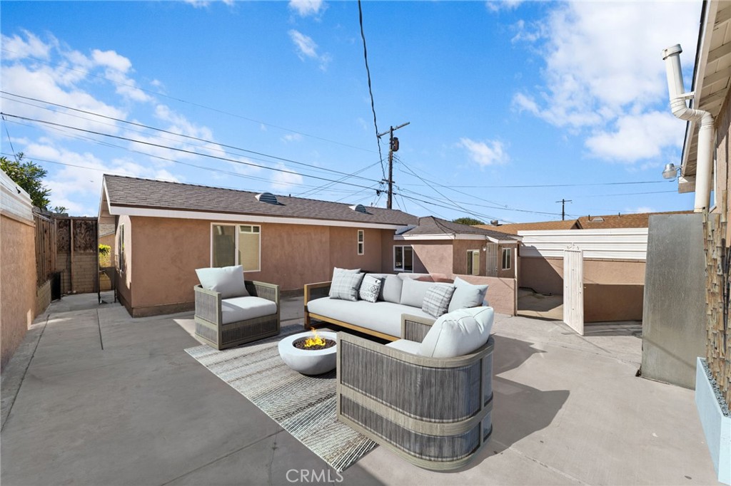 2046 W 112th