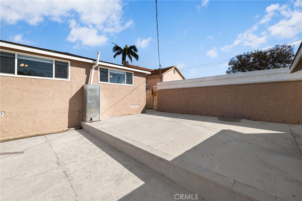 2046 W 112th