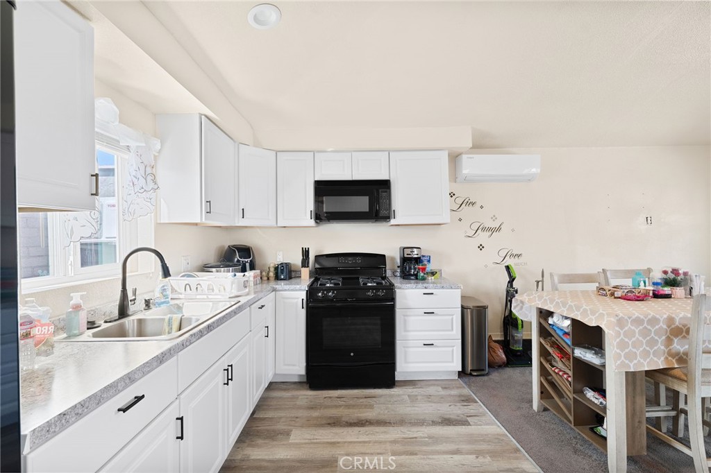 2046 W 112th