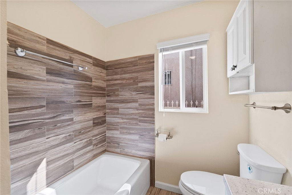 2046 W 112th