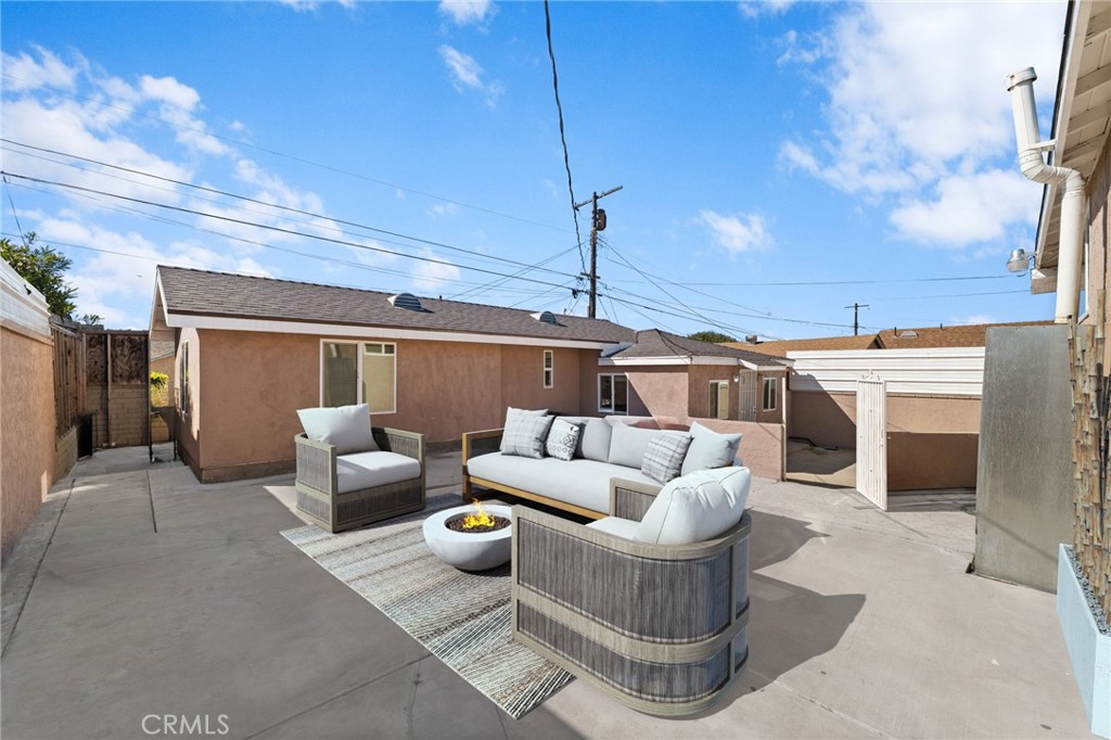 2046 W 112th