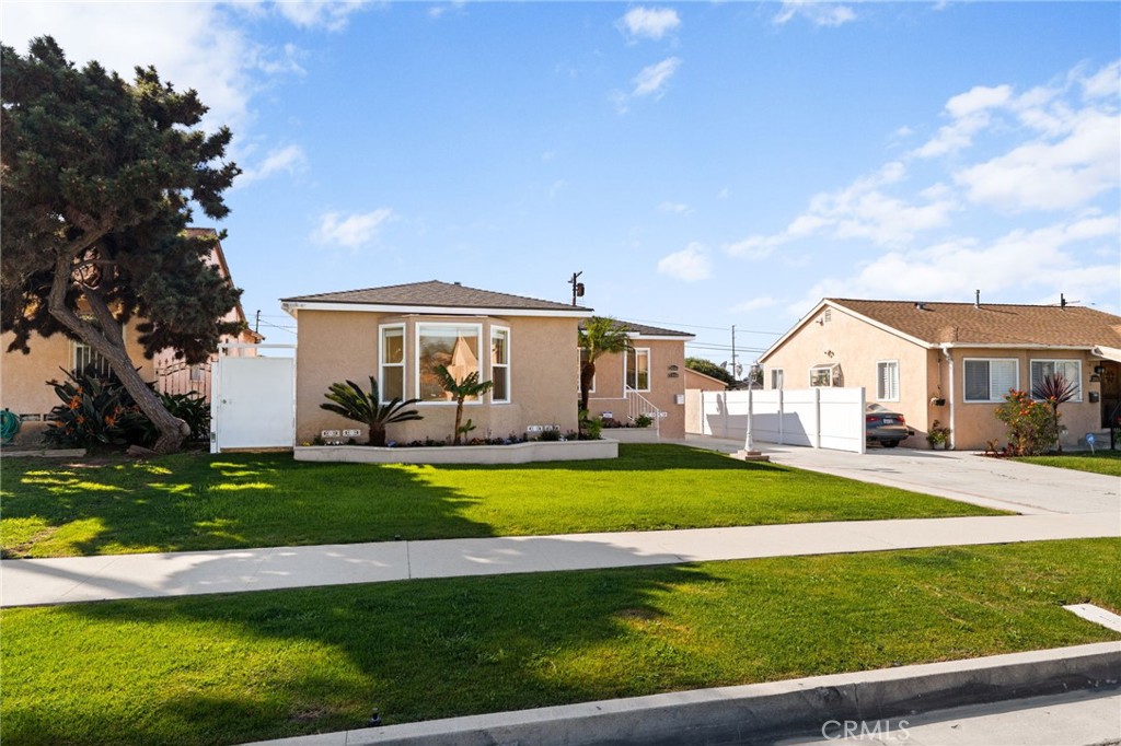 2046 W 112th