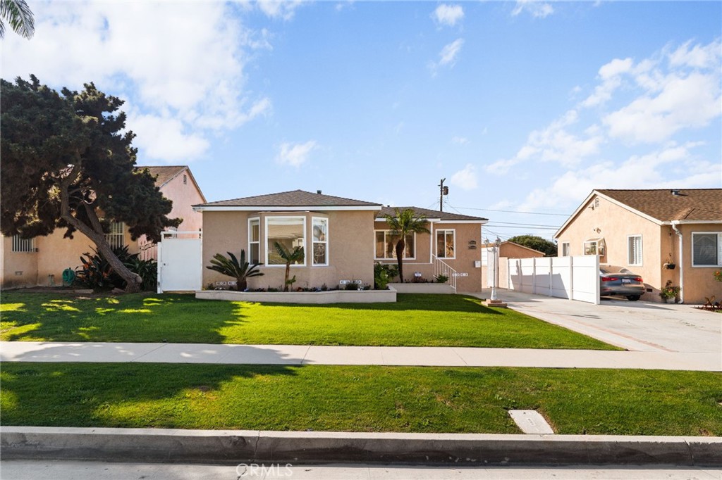 2046 W 112th