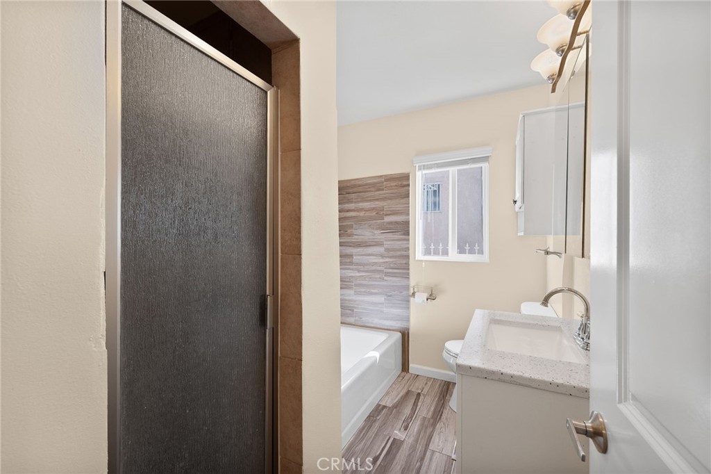 2046 W 112th