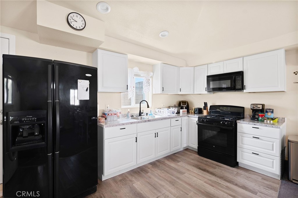 2046 W 112th