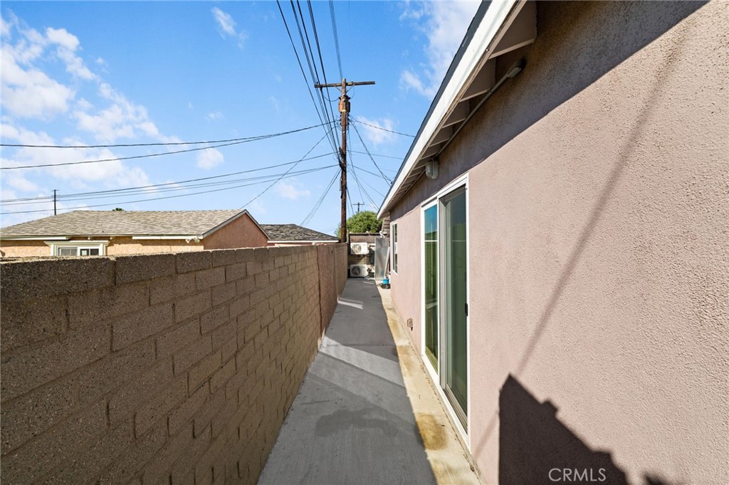 2046 W 112th