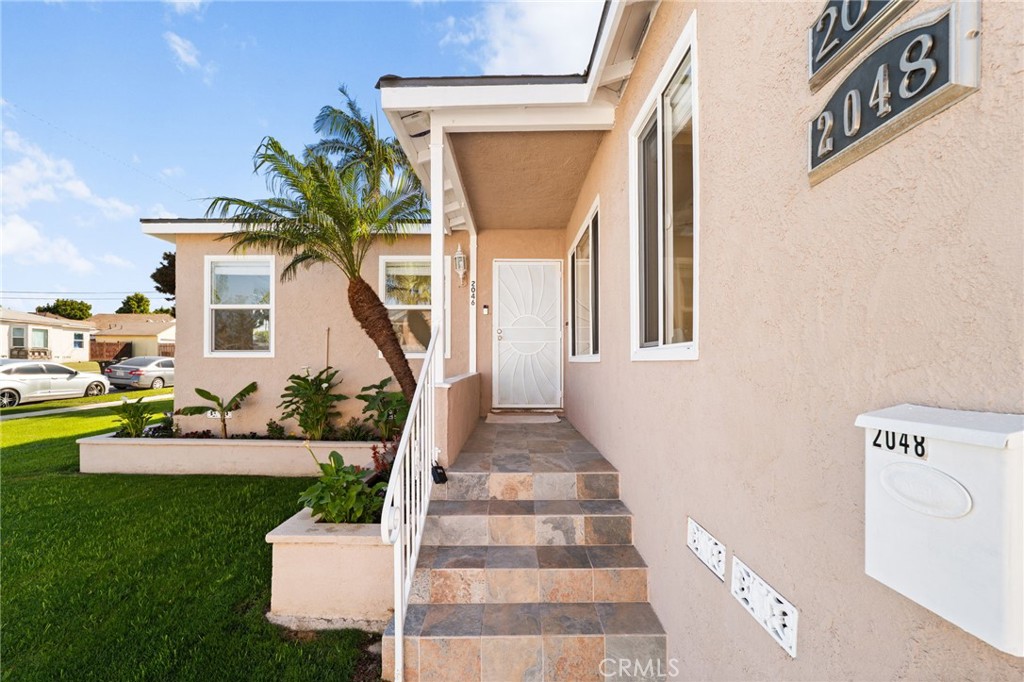 2046 W 112th