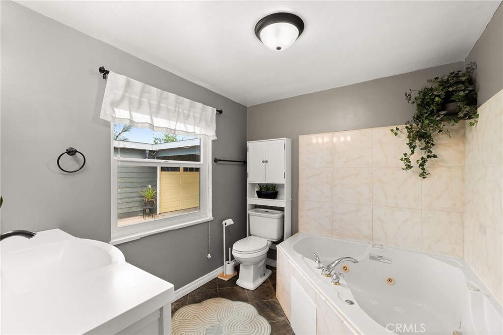 2335 Carfax