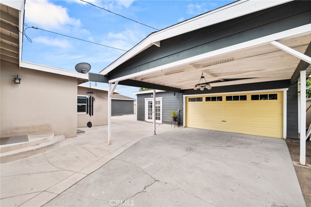 2335 Carfax