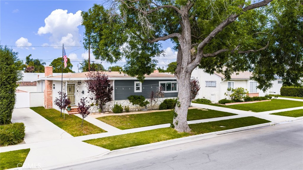 2335 Carfax