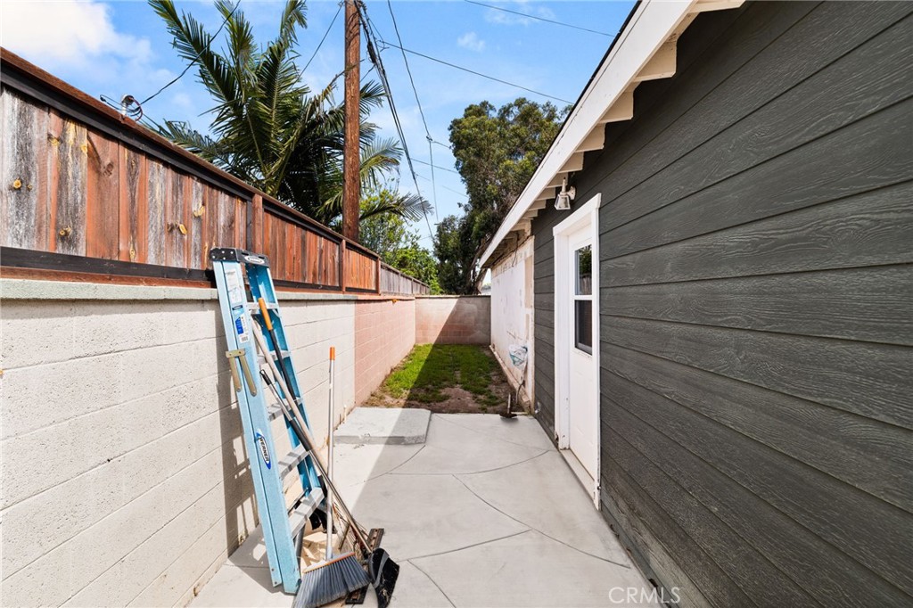2335 Carfax