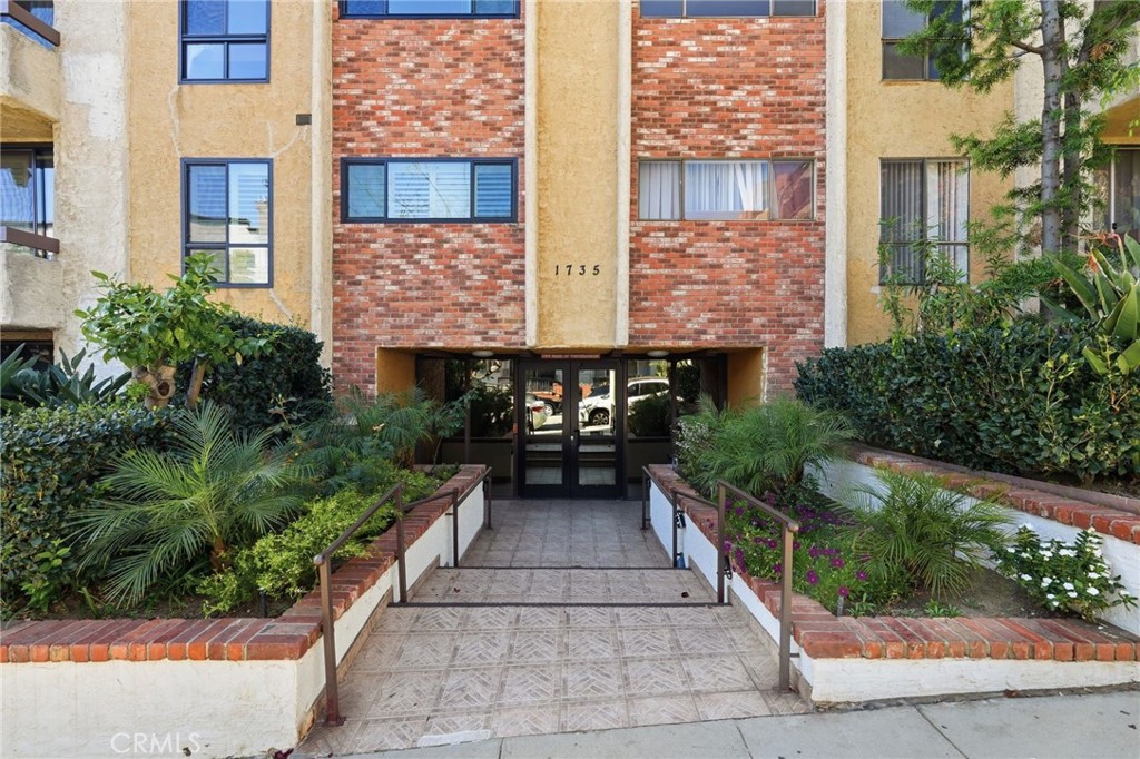 1735 N Fuller