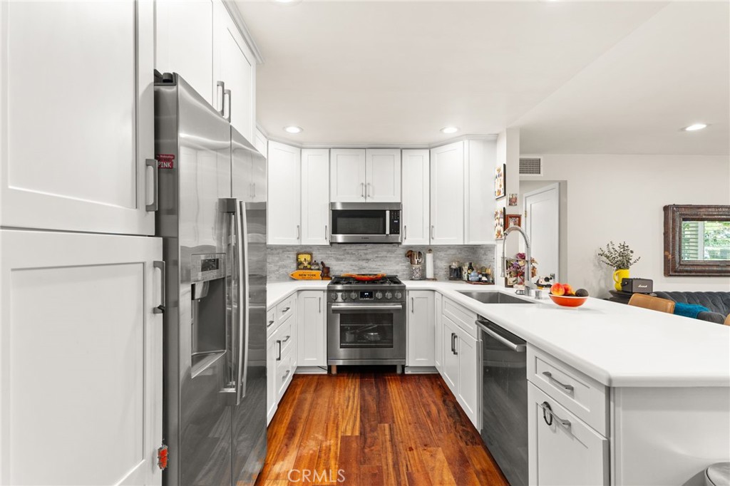 3860 Amberly