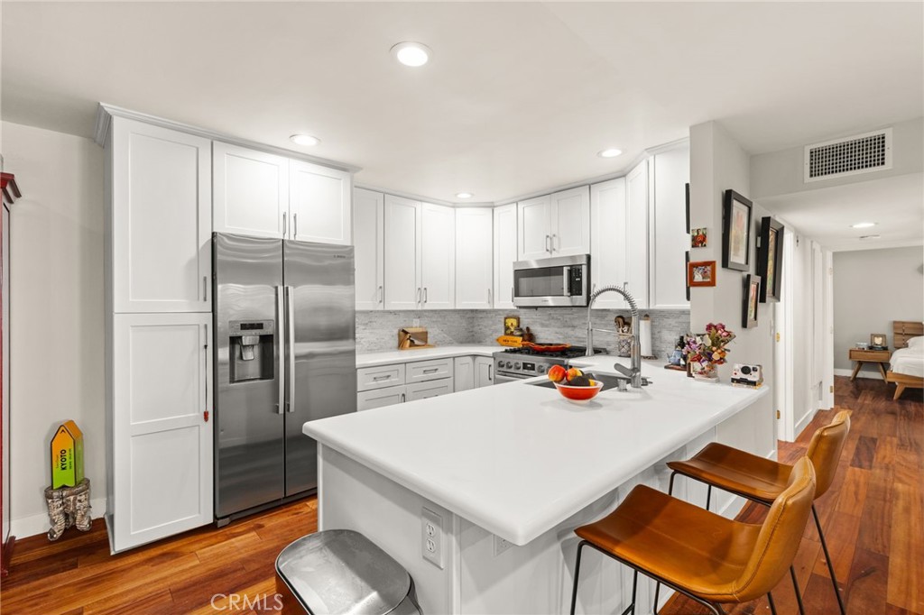 3860 Amberly
