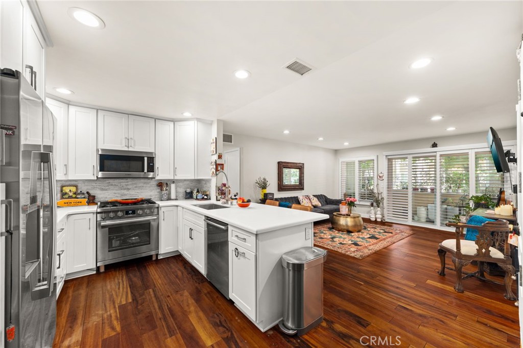 3860 Amberly