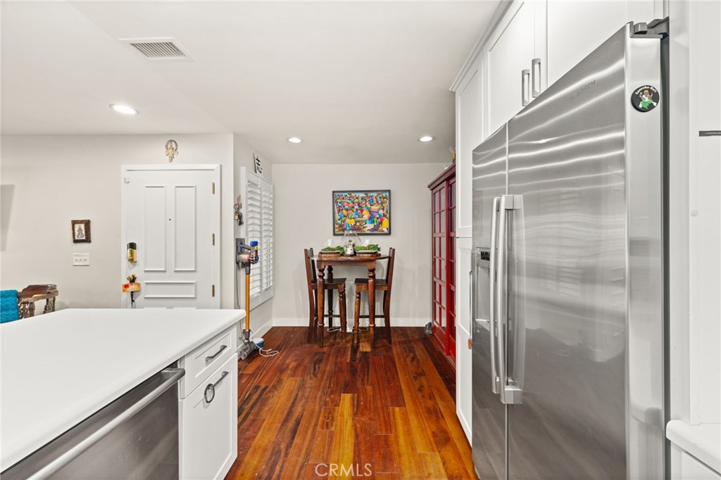 3860 Amberly
