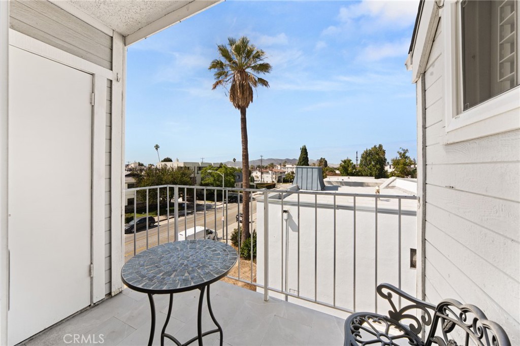1121 E Wilson
